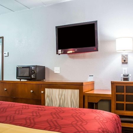Econo Lodge Brockport Buitenkant foto