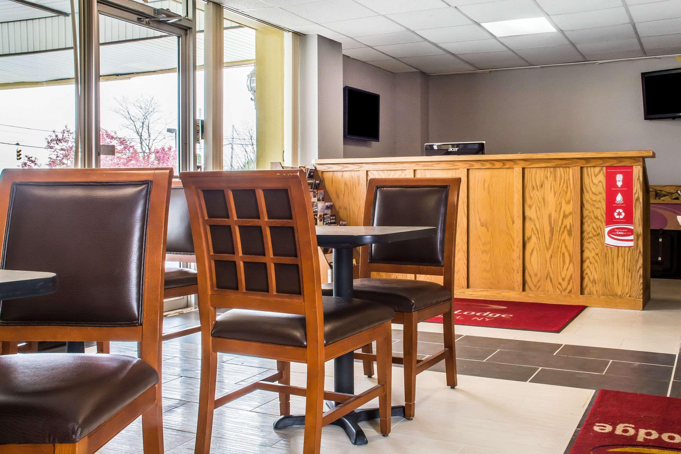 Econo Lodge Brockport Buitenkant foto