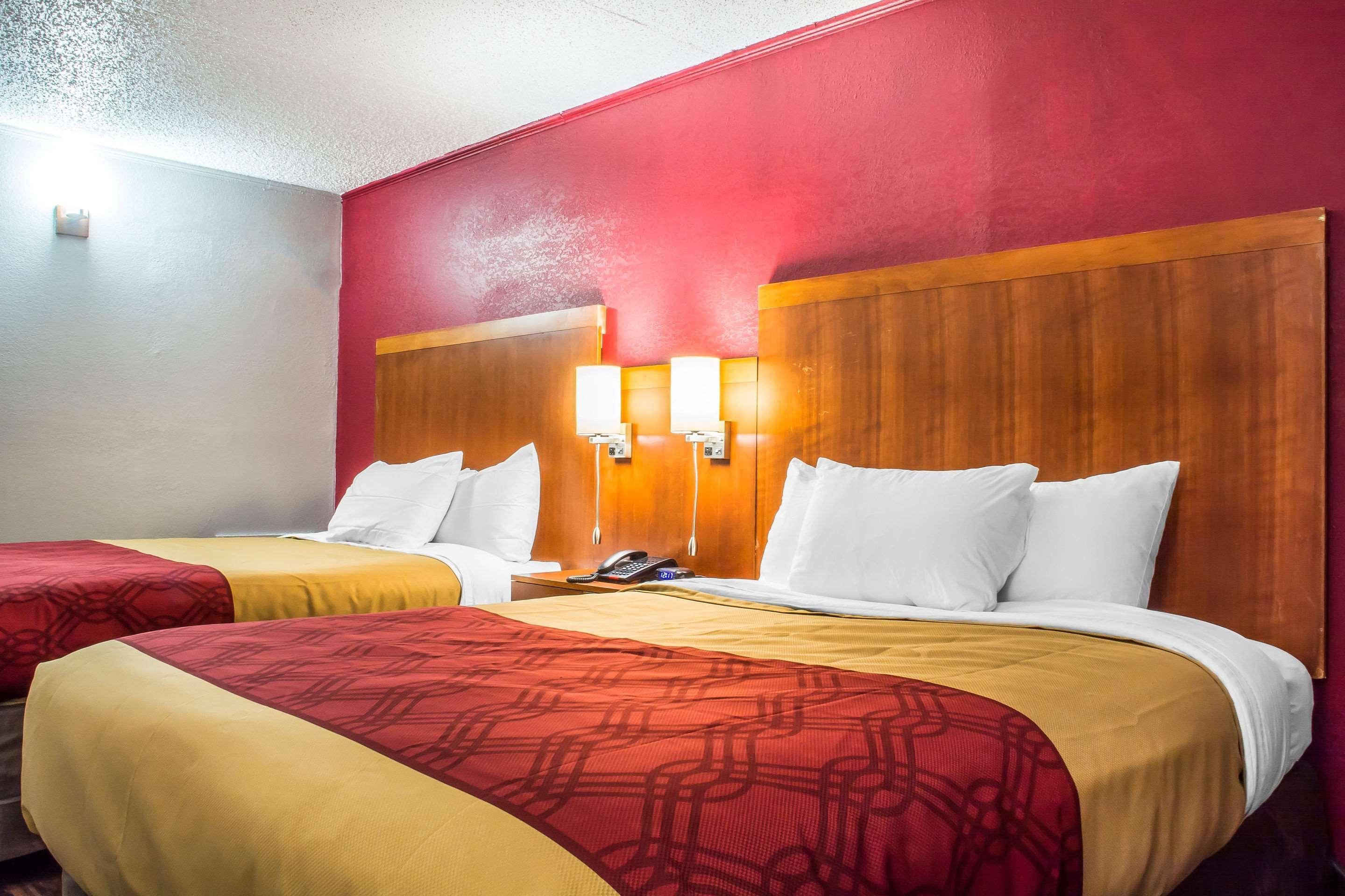 Econo Lodge Brockport Buitenkant foto