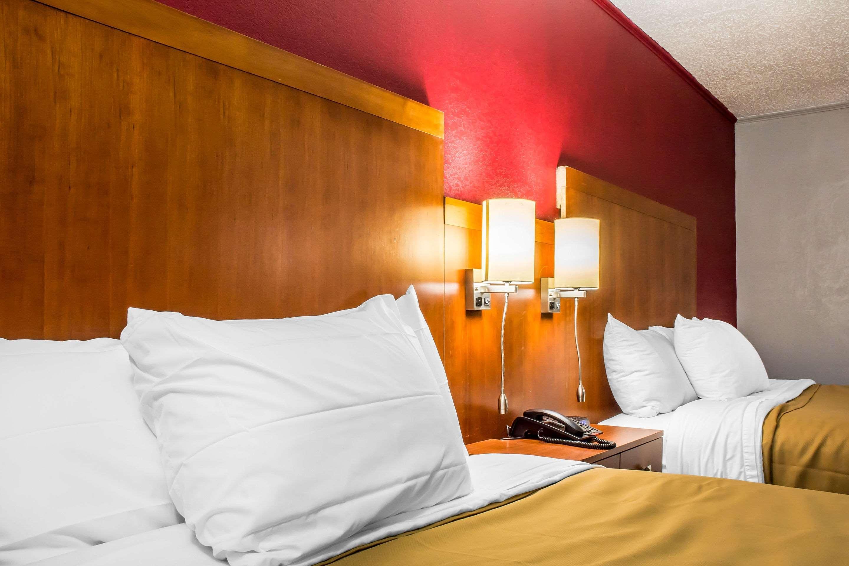 Econo Lodge Brockport Buitenkant foto