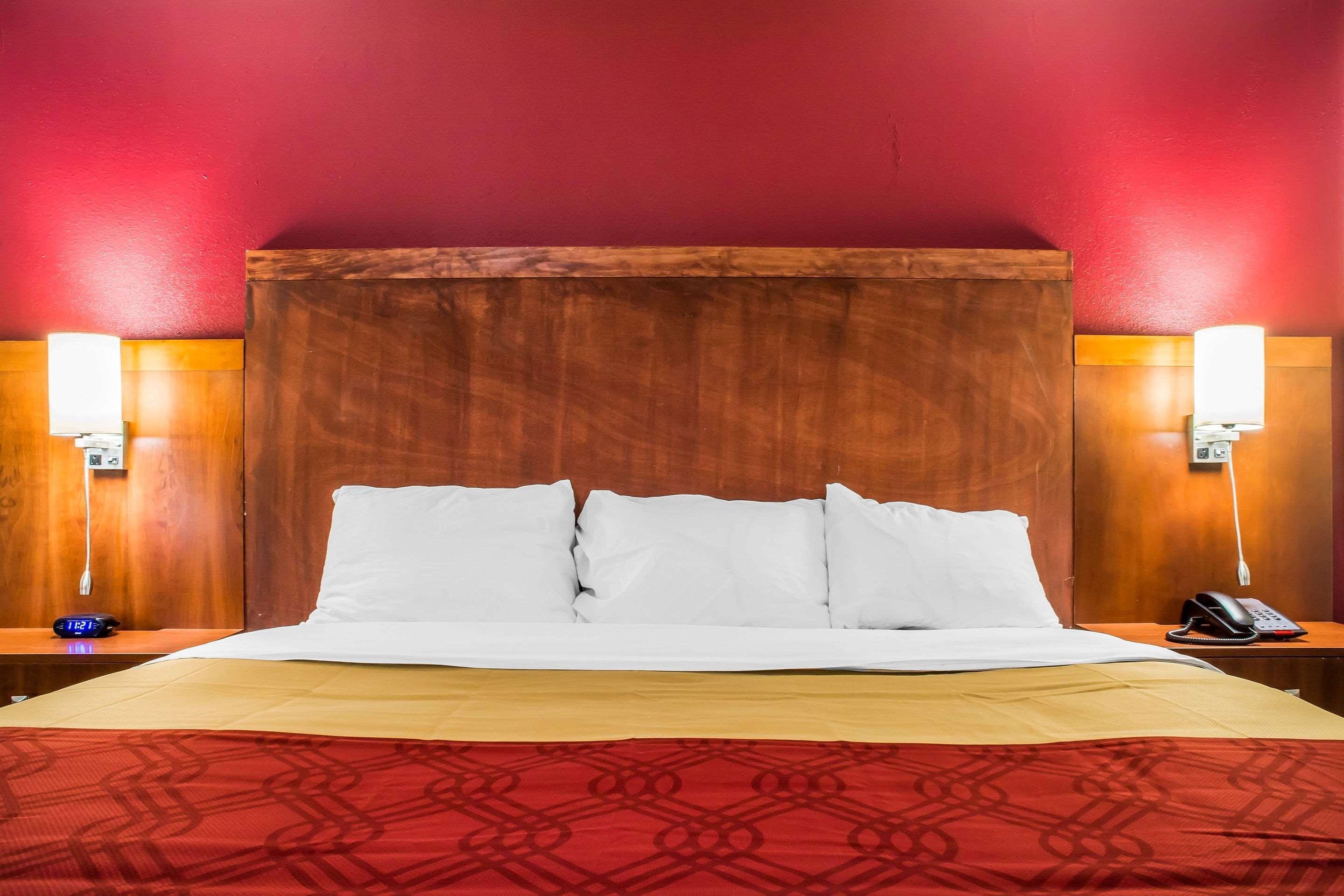 Econo Lodge Brockport Buitenkant foto