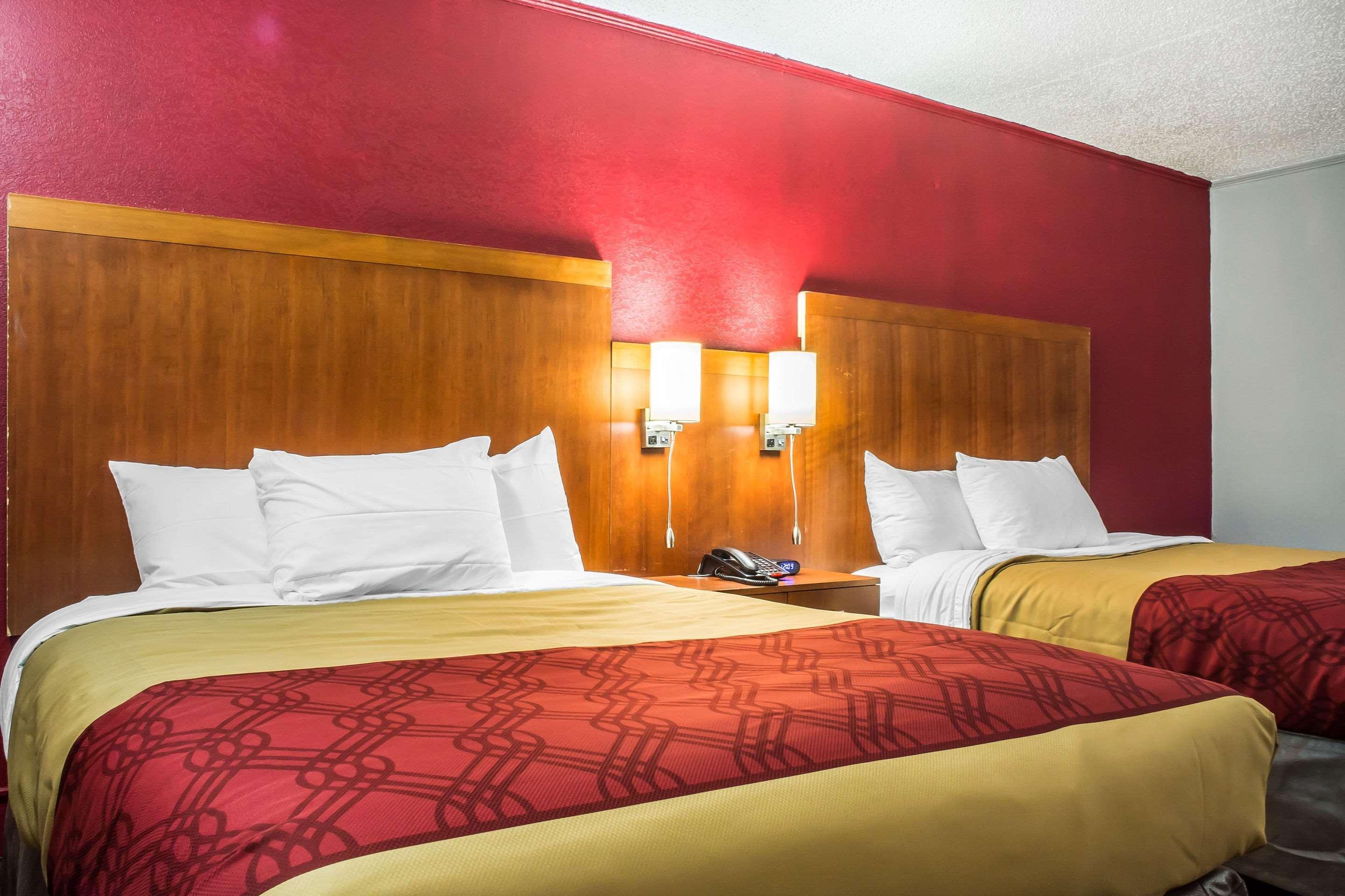 Econo Lodge Brockport Buitenkant foto