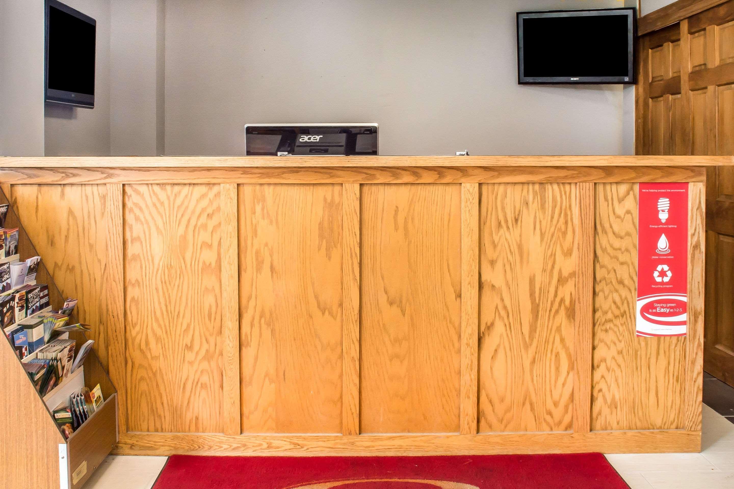 Econo Lodge Brockport Buitenkant foto